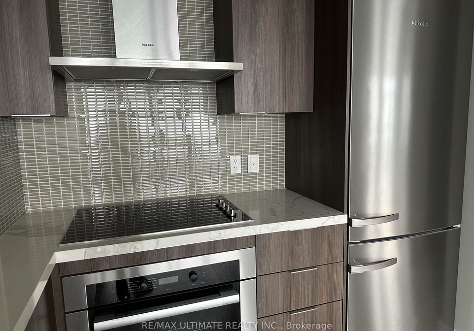 30-se-shore-breeze-drive-etobicoke-ontario-w13206394