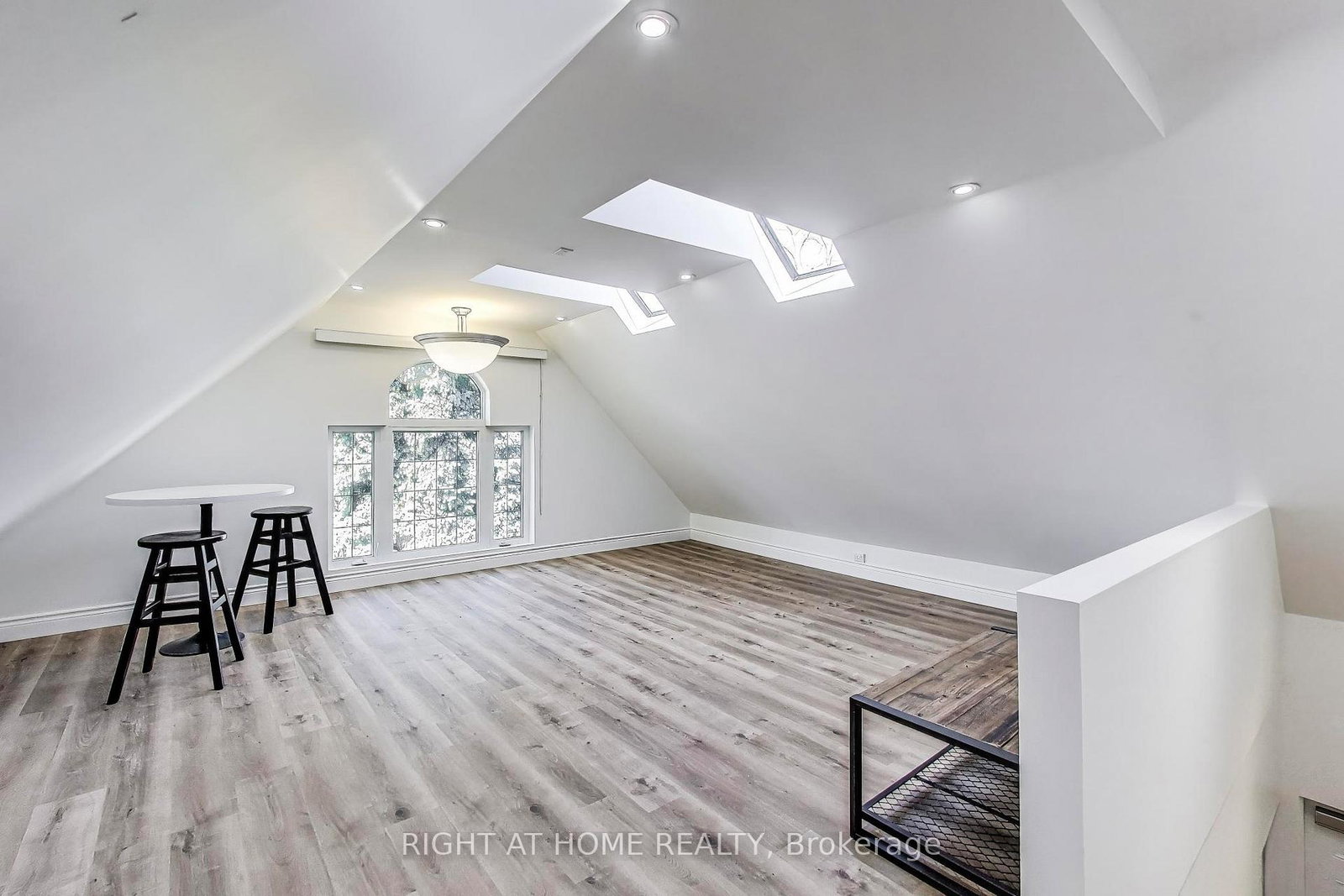 upper-level-433-martin-grove-road-etobicoke-ontario-w13207094