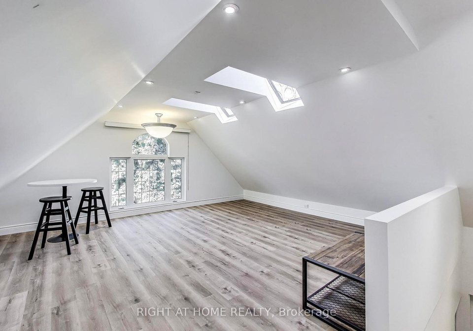 upper-level-433-martin-grove-road-etobicoke-ontario-w13207094