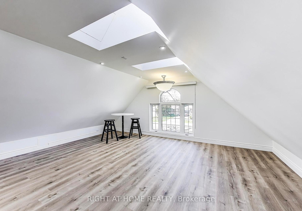 upper-level-433-martin-grove-road-etobicoke-ontario-w13207094