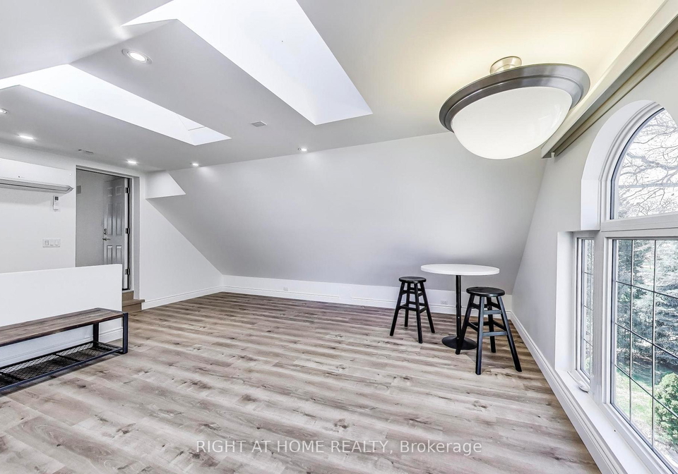 upper-level-433-martin-grove-road-etobicoke-ontario-w13207094