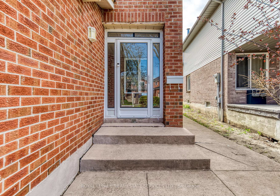 3390-chartrand-crescent-mississauga-ontario-w13207334