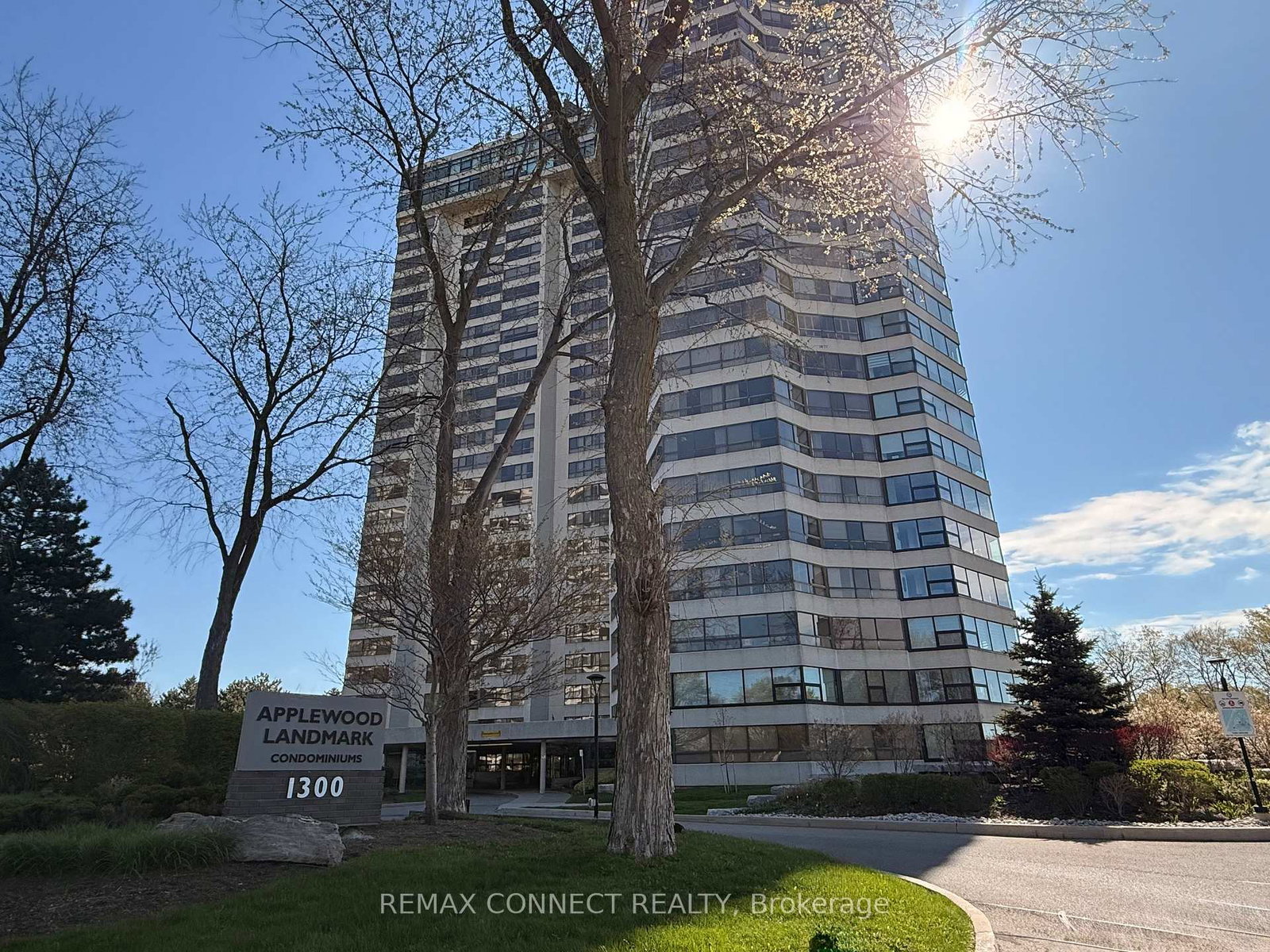 1300-bloor-street-mississauga-ontario-w13207792