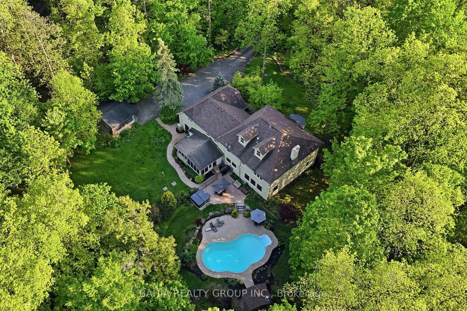 8663-wood-close-milton-ontario-w13207824