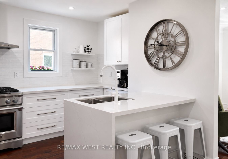 12-brentwood-road-s-etobicoke-ontario-w13208198