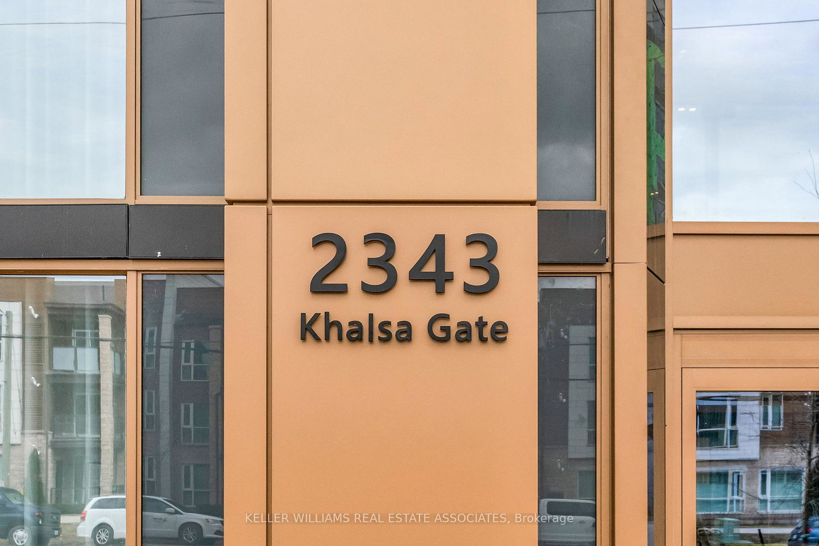 2343-khalsa-gate-oakville-ontario-w13208622
