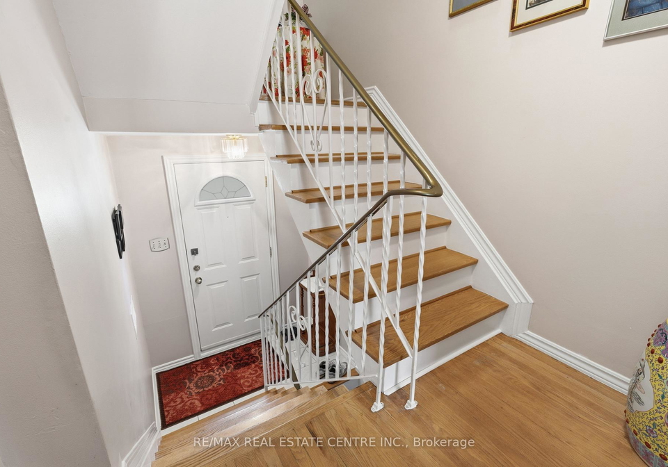westminster-manor-burlington-ontario-w13208842