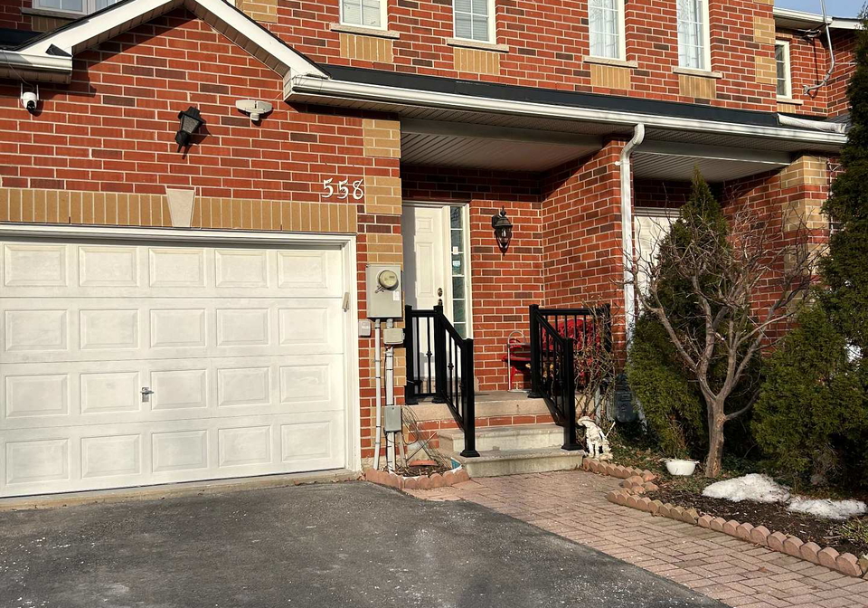 558-lumberton-crescent-mississauga-ontario-w13210080
