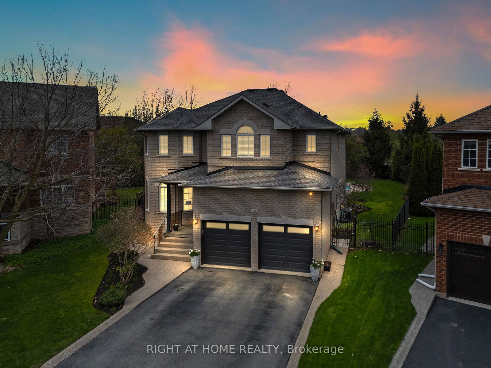 2275-whitecliffe-way-oakville-ontario-w13210604