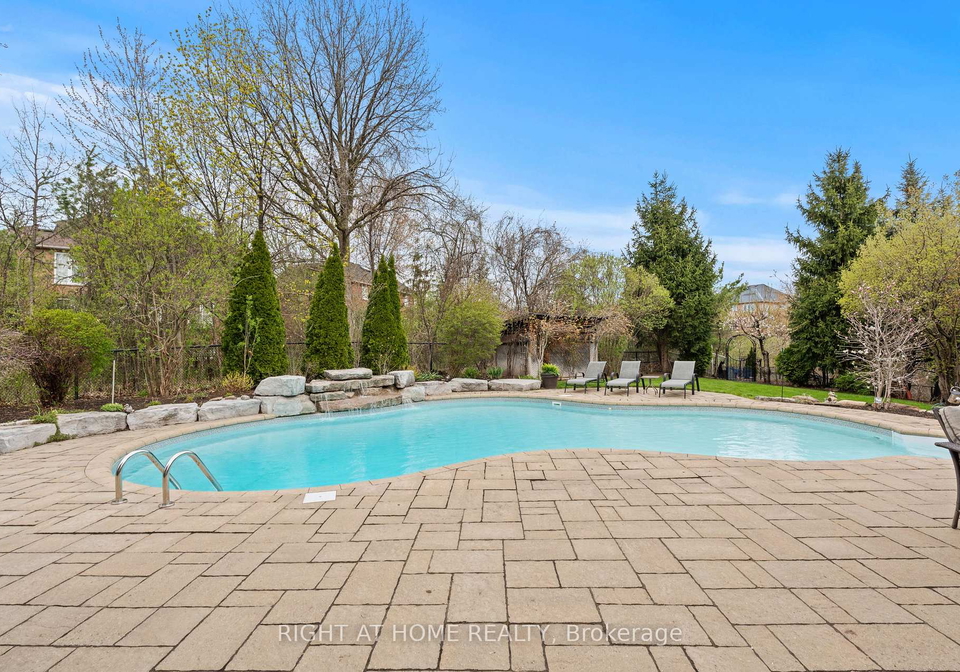 2275-whitecliffe-way-oakville-ontario-w13210604