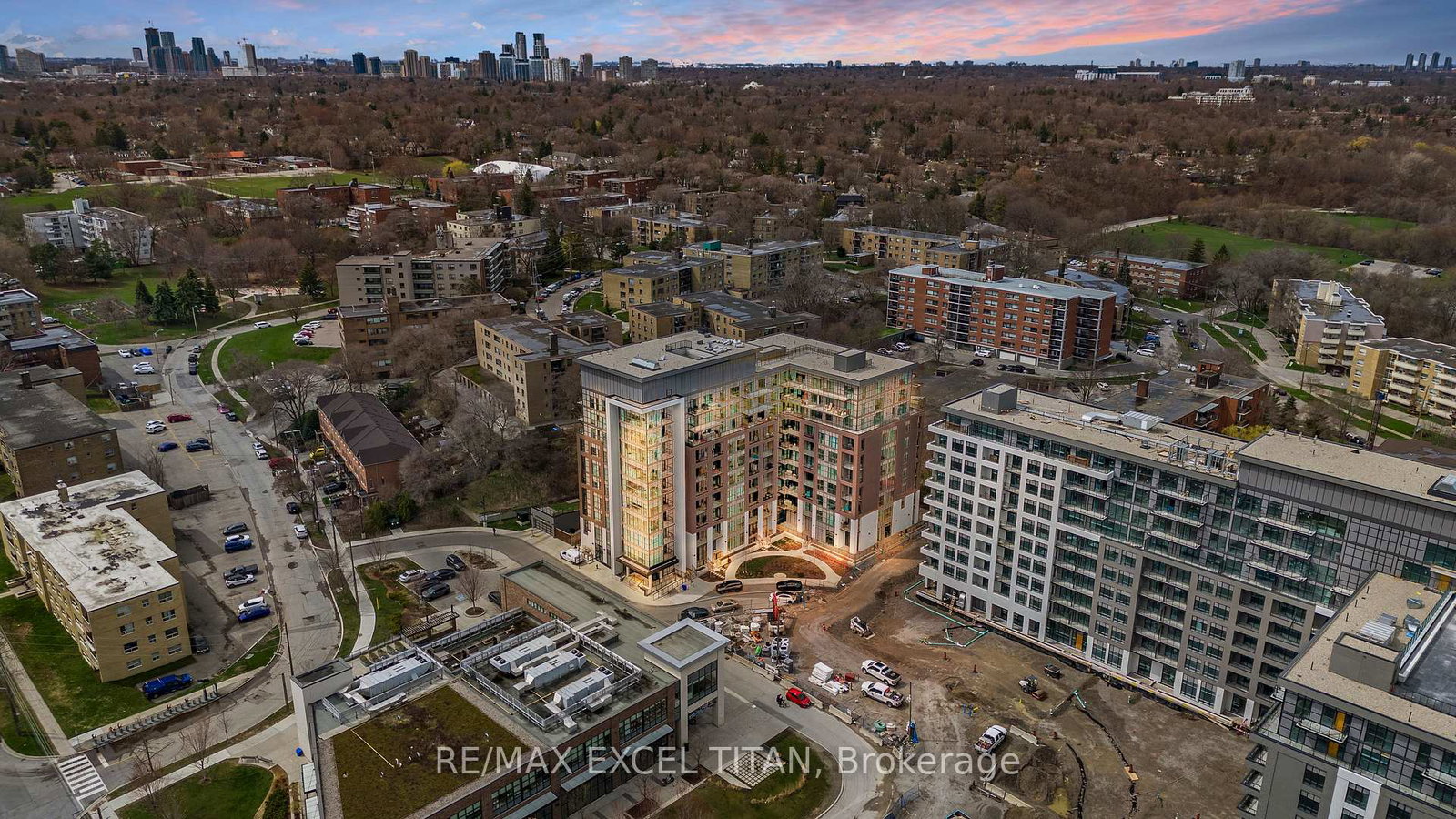 25-neighbourhood-lane-etobicoke-ontario-w13211536