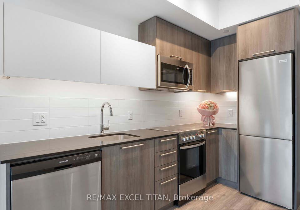 25-neighbourhood-lane-etobicoke-ontario-w13211536