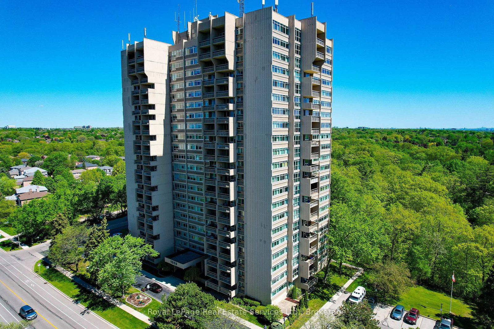 1359-white-oaks-boulevard-oakville-ontario-w13211910