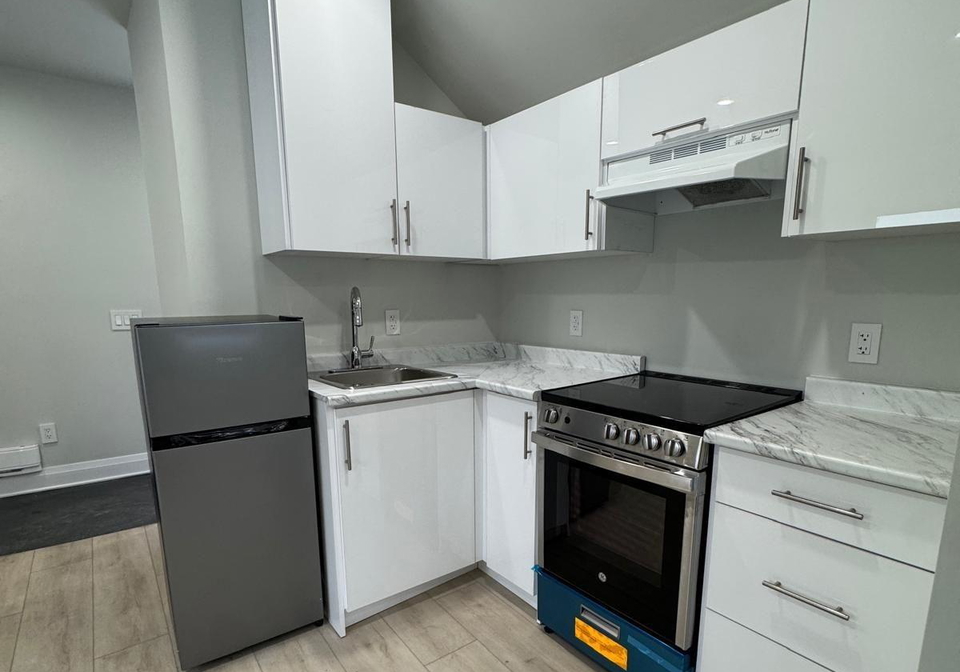 29-habitant-drive-york-ontario-w13213404