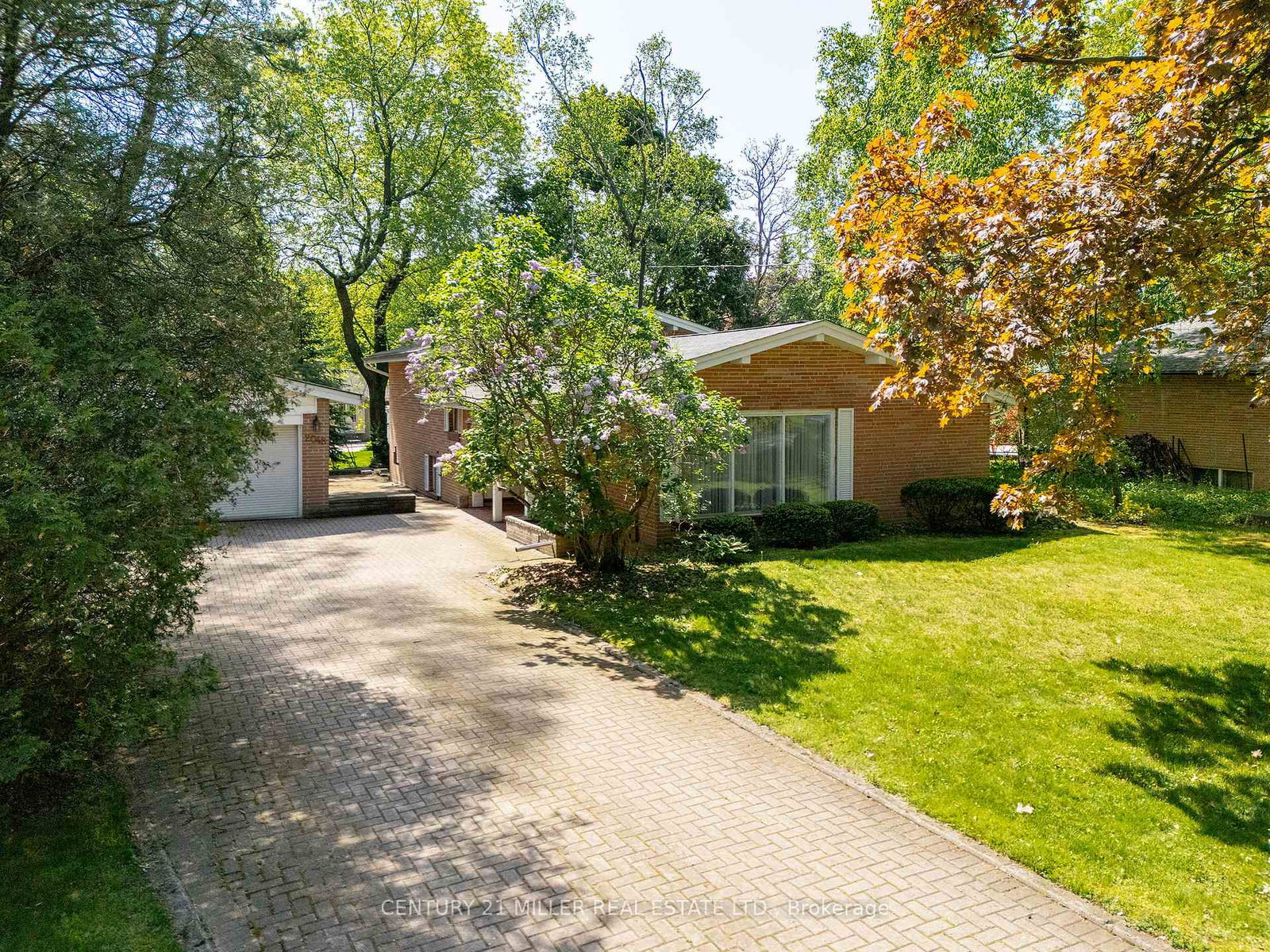 2048-elmhurst-avenue-oakville-ontario-w13214040