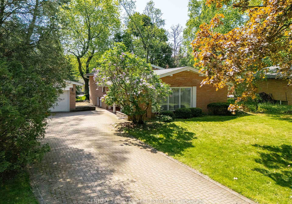 2048-elmhurst-avenue-oakville-ontario-w13214040