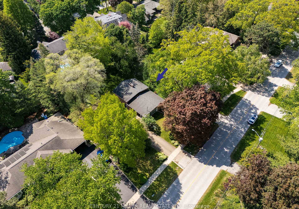 2048-elmhurst-avenue-oakville-ontario-w13214040