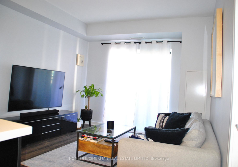 1-neighbourhood-lane-etobicoke-ontario-w13216772