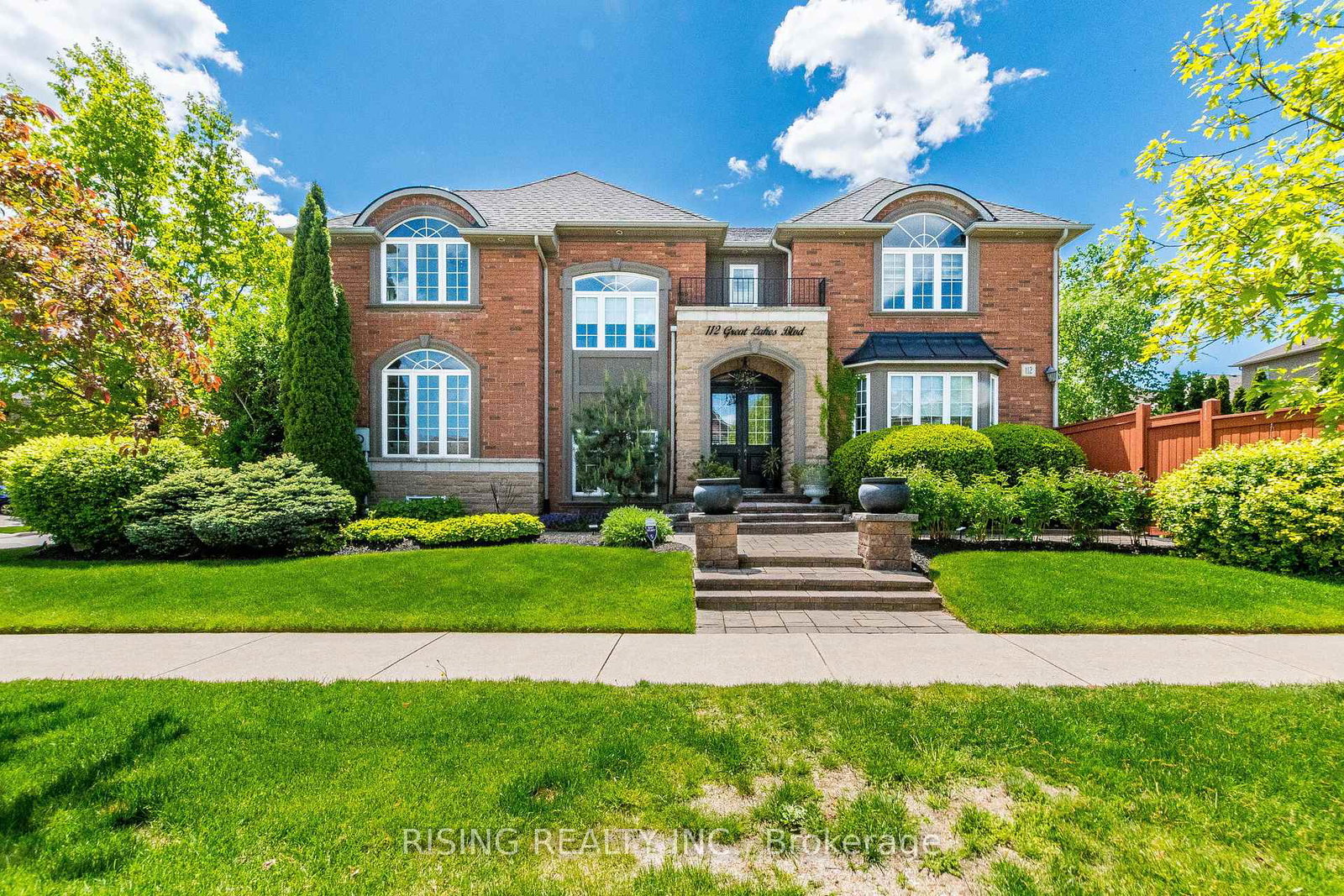 112-great-lakes-boulevard-oakville-ontario-w13217064