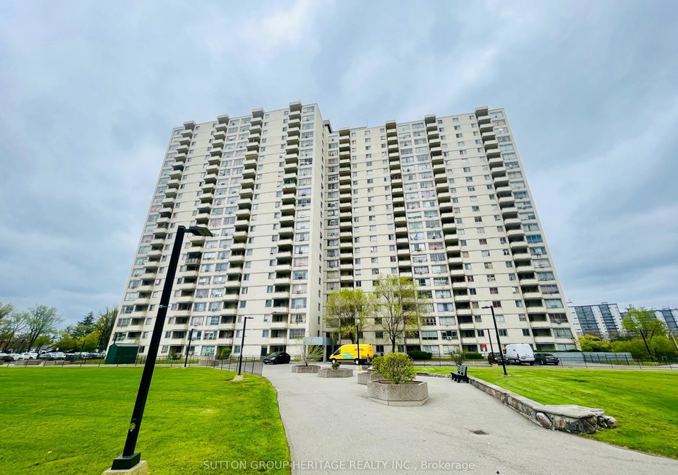 320-dixon-parkway-etobicoke-ontario-w13217856