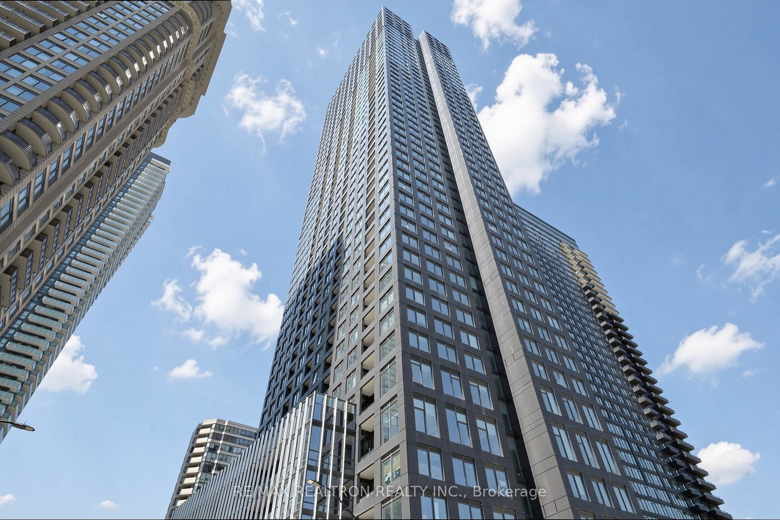 395-square-one-drive-mississauga-ontario-w13218268