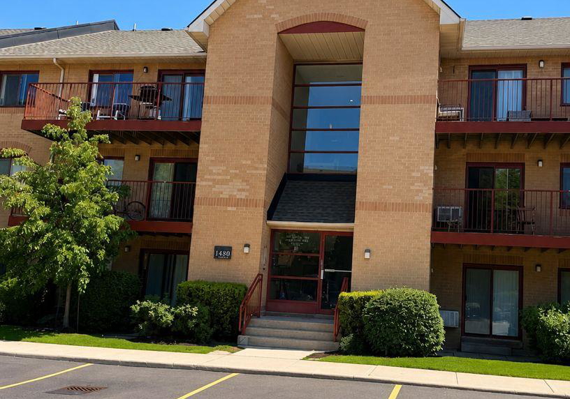 1480-pilgrims-way-oakville-ontario-w13218636