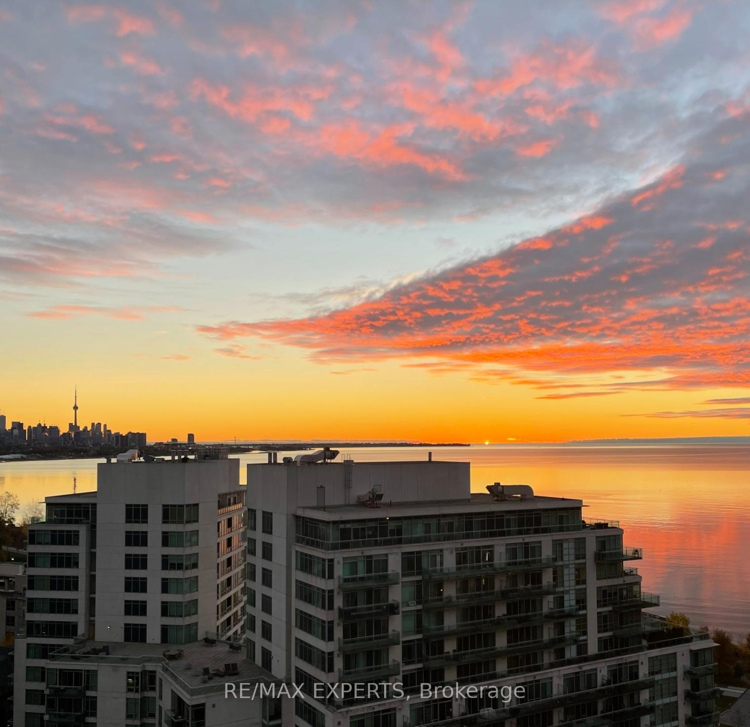 2083-lakeshore-boulevard-w-etobicoke-ontario-w13219080