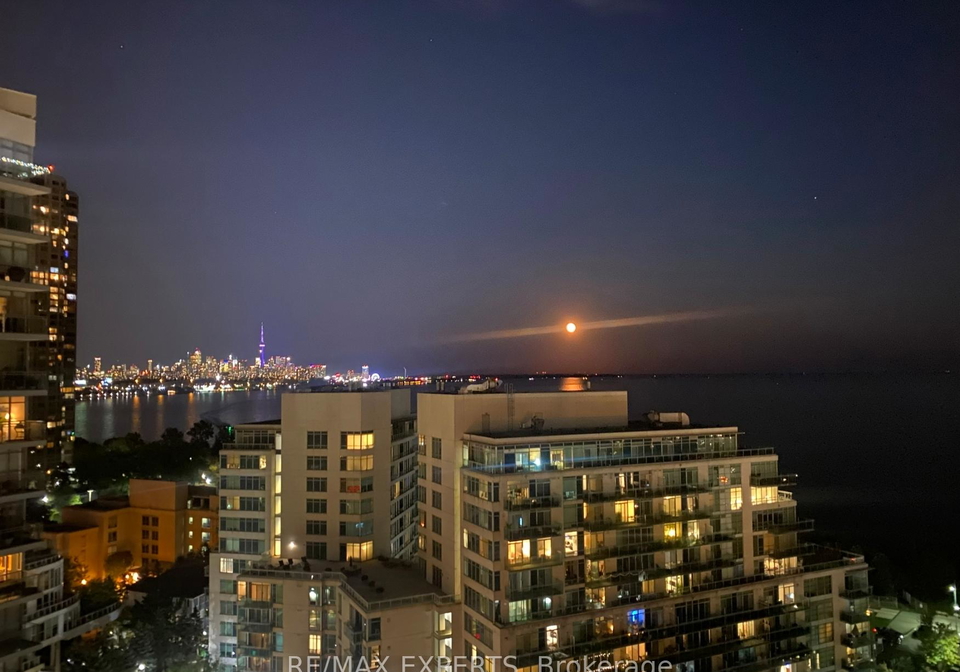 2083-lakeshore-boulevard-w-etobicoke-ontario-w13219080