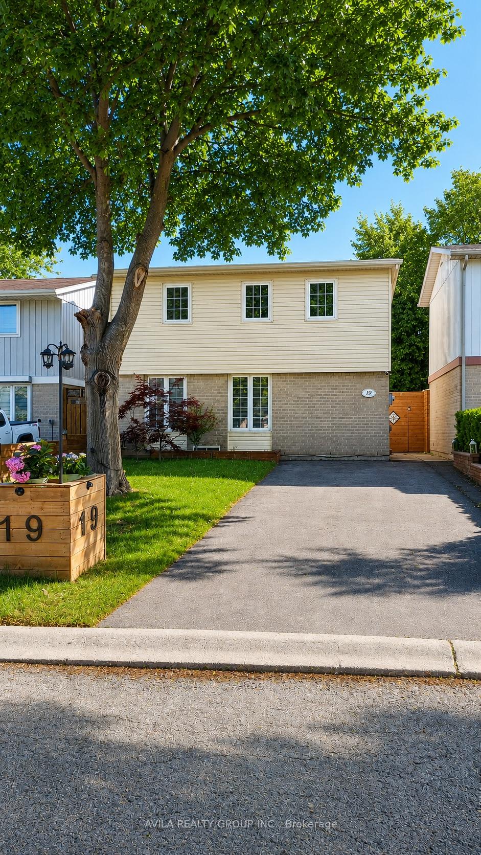 19-habitat-square-brampton-ontario-w13219650