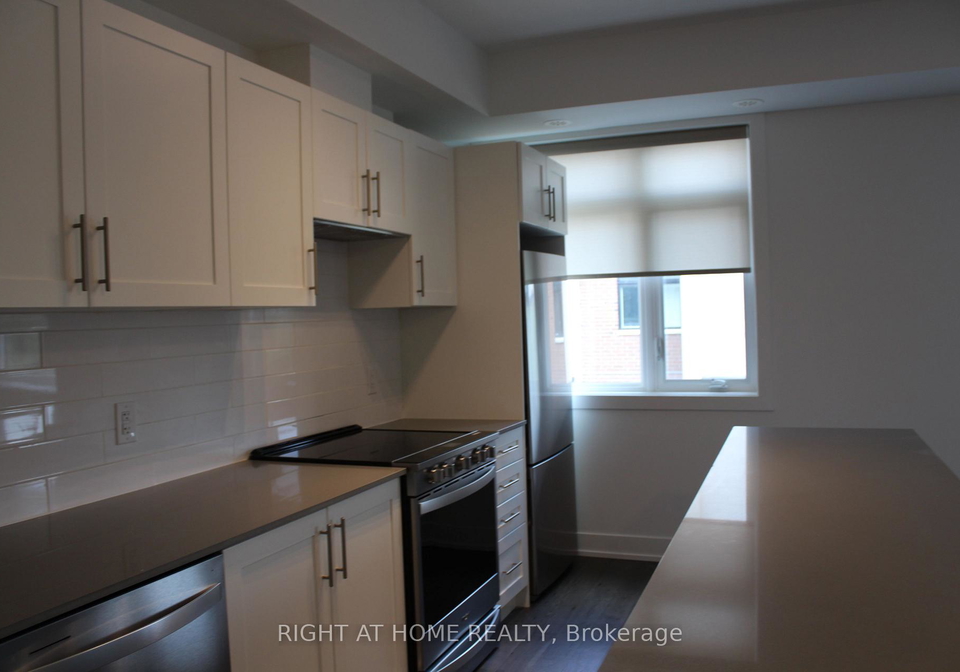 1075-douglas-mccurdy-common-mississauga-ontario-w13219794