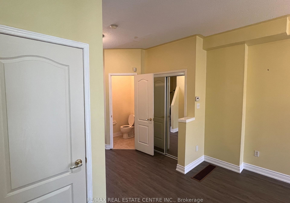 435-hensall-circle-mississauga-ontario-w13220586