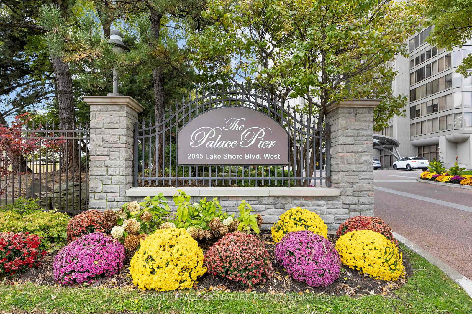 2045-lake-shore-boulevard-w-etobicoke-ontario-w13220606