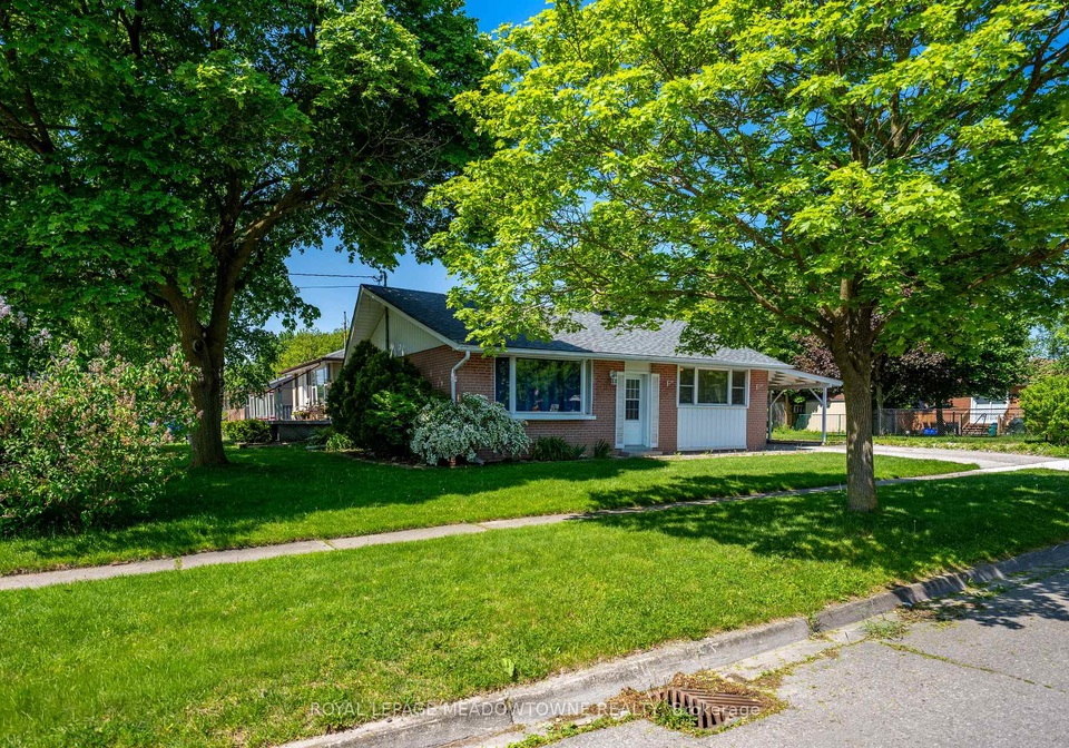 6-gray-gate-halton-hills-ontario-w13220918
