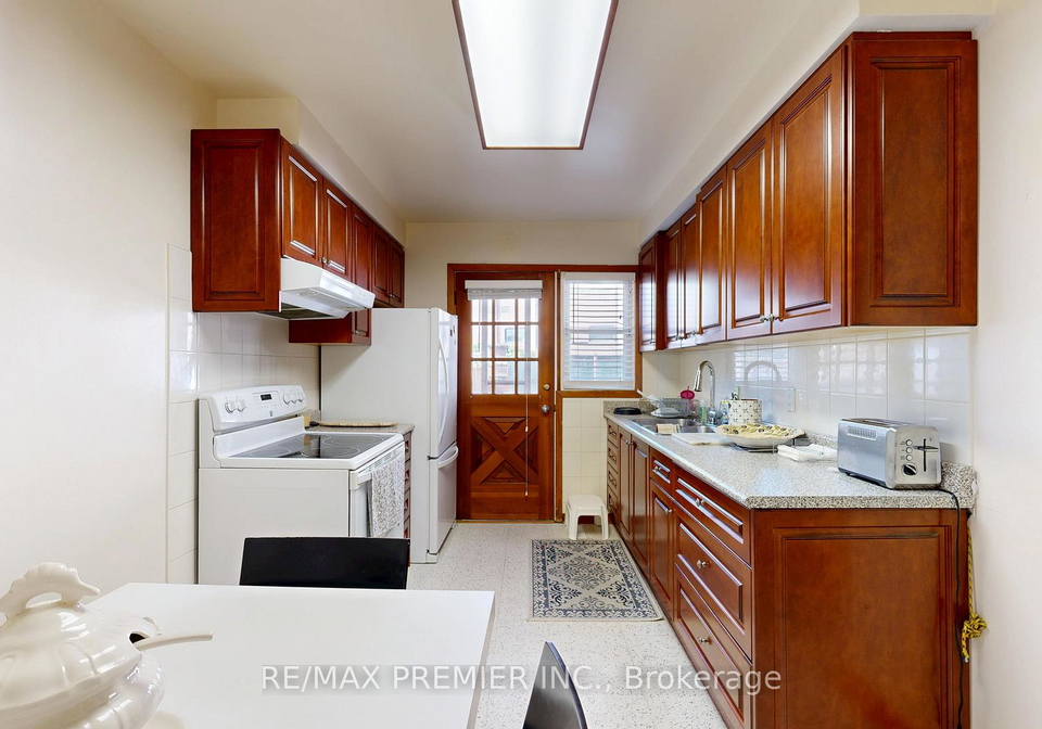 12-sonnet-court-north-york-ontario-w13222192