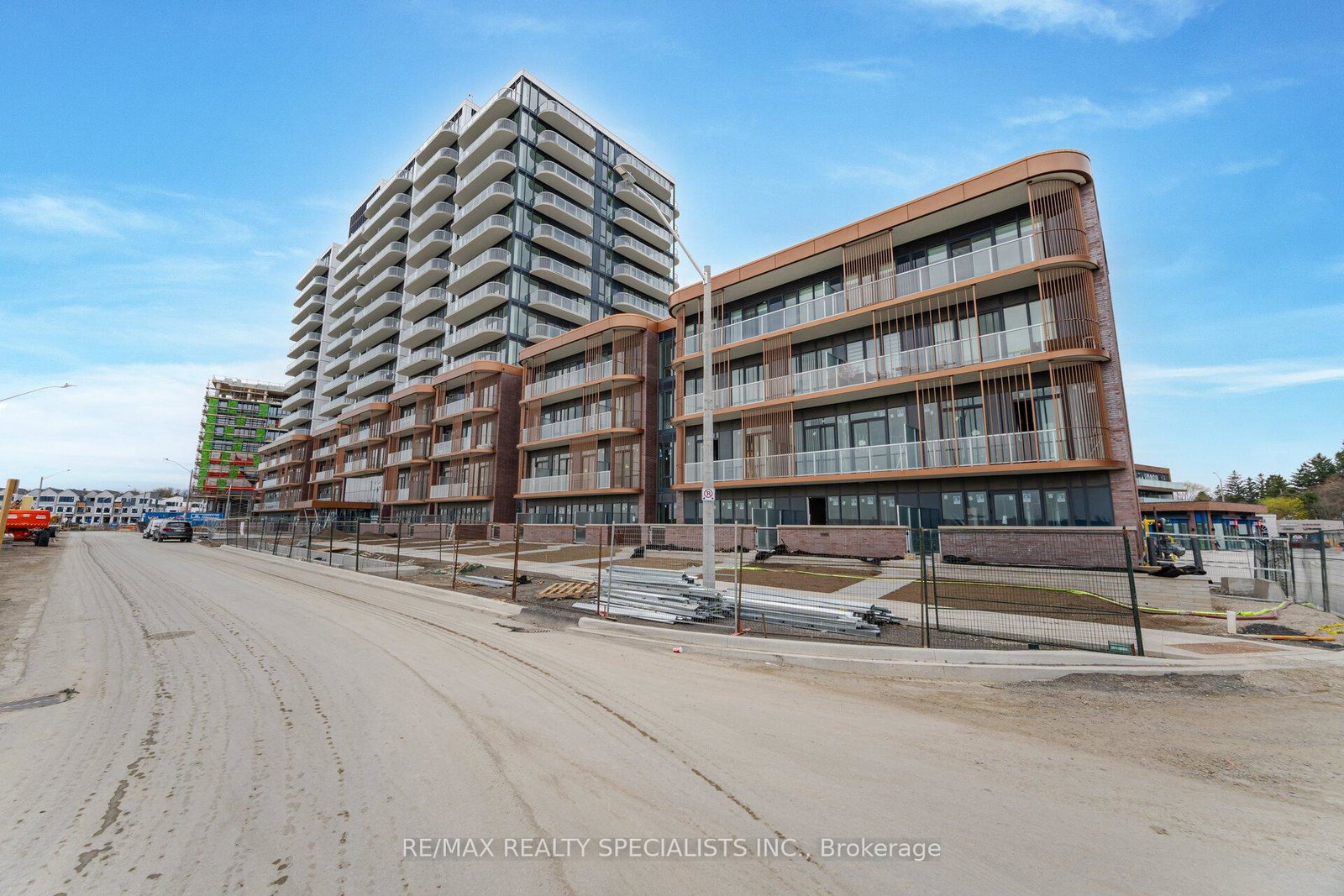 220-missinnihe-way-mississauga-ontario-w13222928