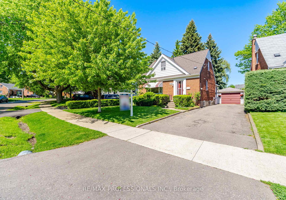 29-westleigh-crescent-etobicoke-ontario-w13223130