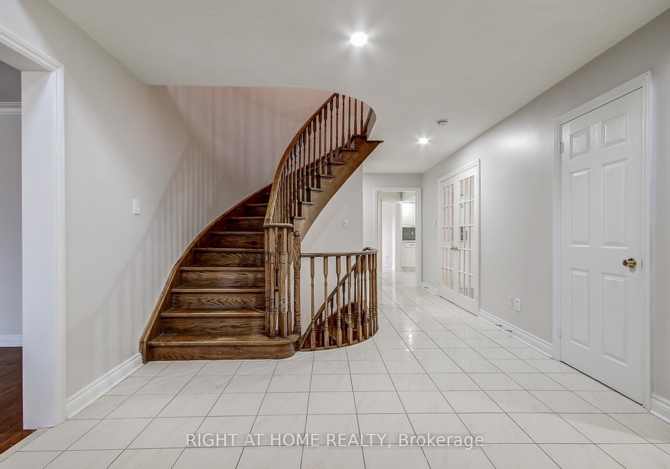 560-chagall-court-mississauga-ontario-w13223374