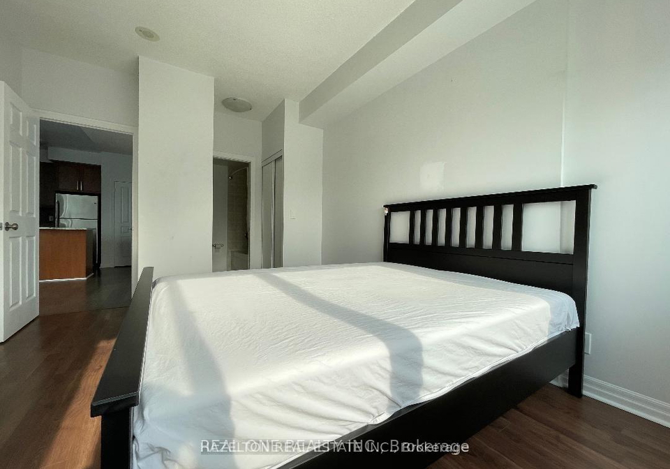 220-burnhamthorpe-road-mississauga-ontario-w13223962