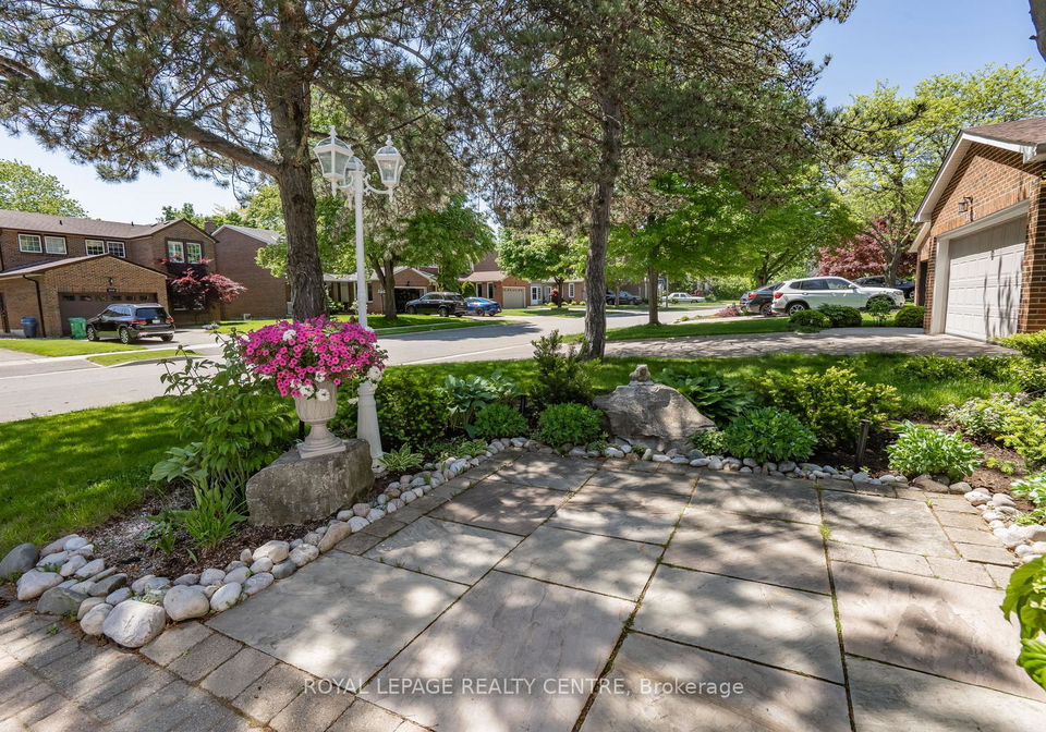 3959-selkirk-place-mississauga-ontario-w13224084