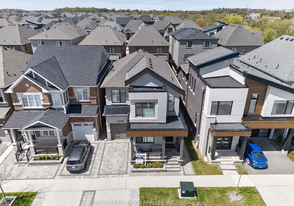 1453-varelas-passage-oakville-ontario-w13225398