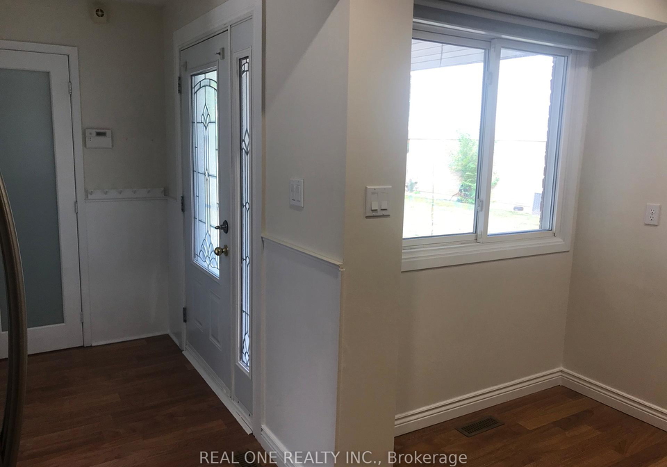 1580-lancaster-drive-oakville-ontario-w13225546