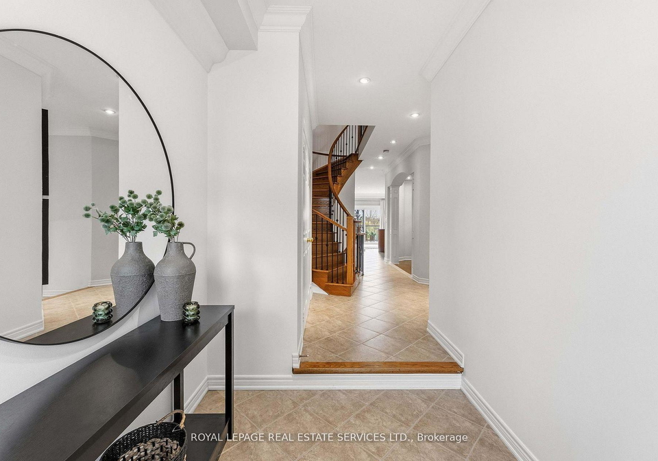 2460-springforest-drive-oakville-ontario-w13226796