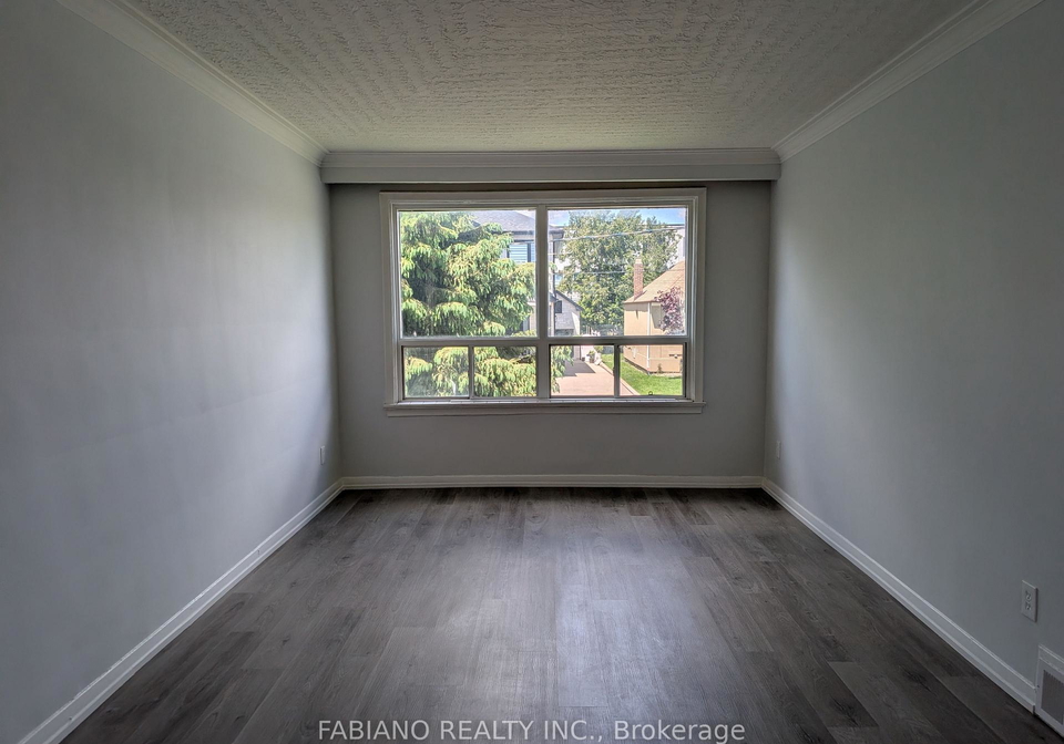 5-hertford-avenue-toronto-ontario-w13227226