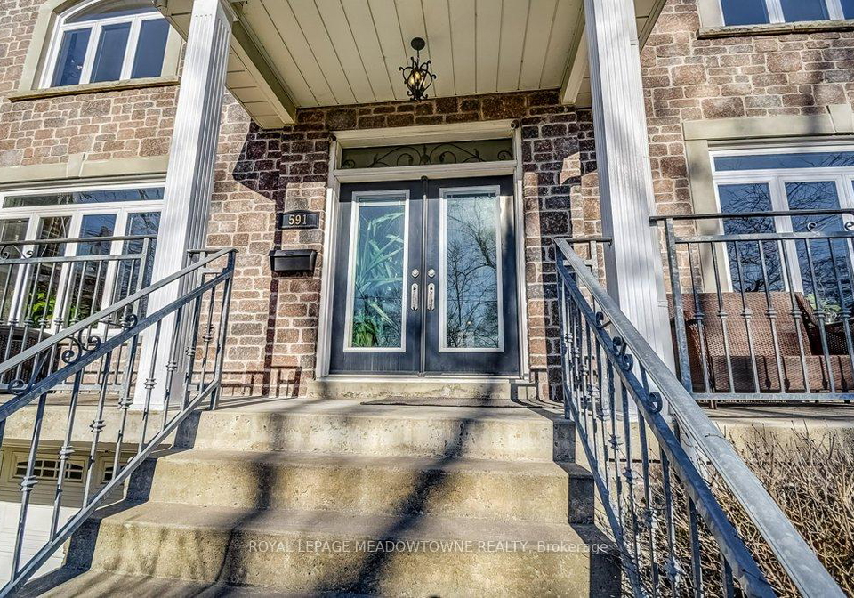 591-lakeside-avenue-mississauga-ontario-w13227364
