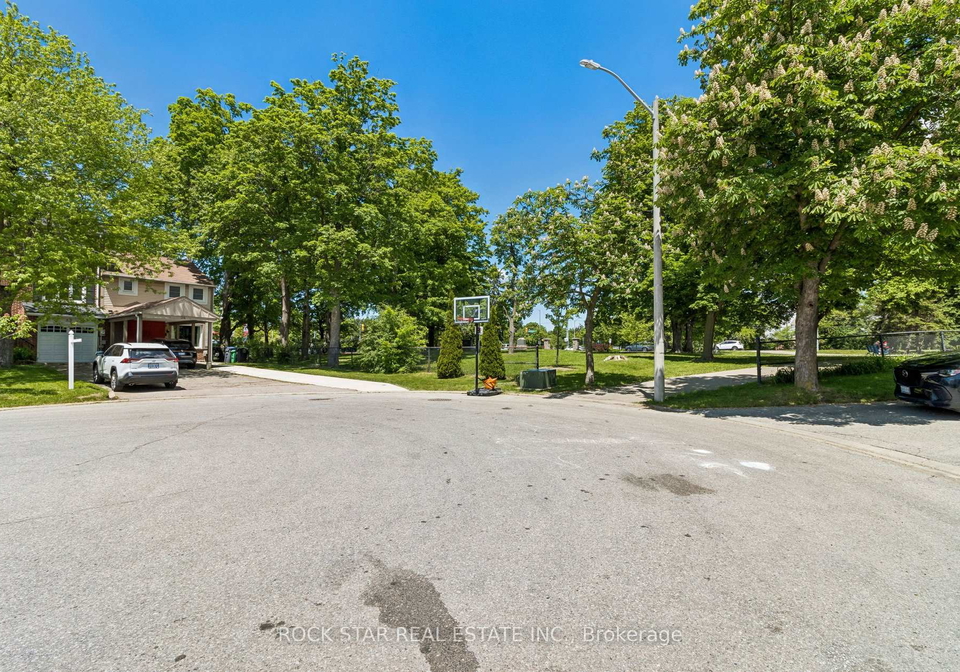 32-lansing-square-brampton-ontario-w13227420
