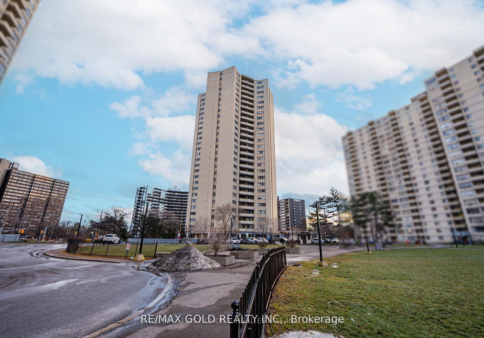 330-dixon-road-etobicoke-ontario-w13227428
