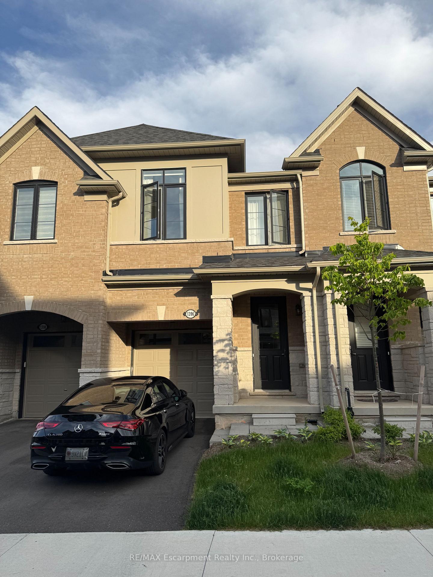 1396-national-common-burlington-ontario-w13228190