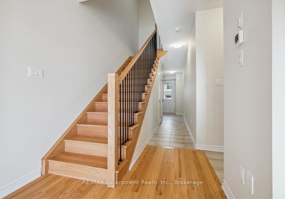 1396-national-common-burlington-ontario-w13228190