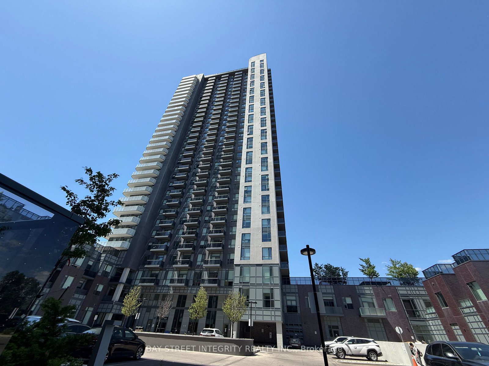 8-nahani-way-mississauga-ontario-w13228228