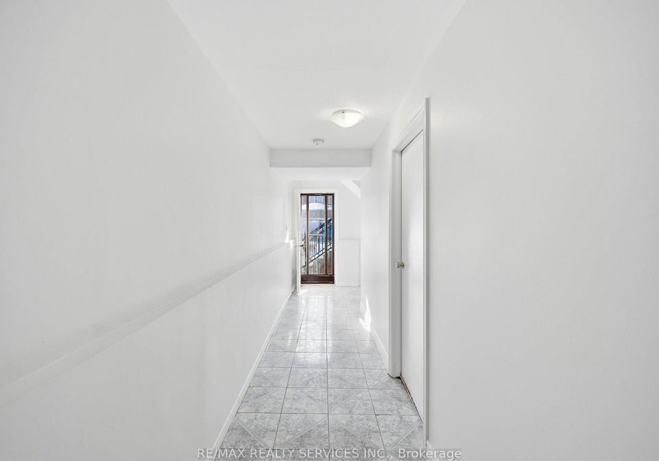 8-deerpark-crescent-s-brampton-ontario-w13228230